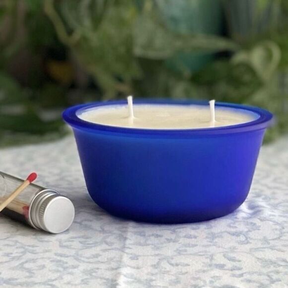 Anchor Hocking Frosted Cobalt Blue Dish Hand Poured Fresh Linen Scented Soy Cand - Picture 1 of 5